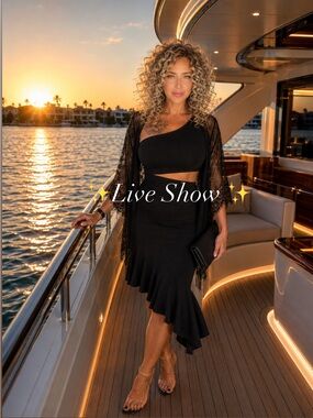 ✨ LIVE SHOW ✨ Like this to be notified when I’m live! 🤍
